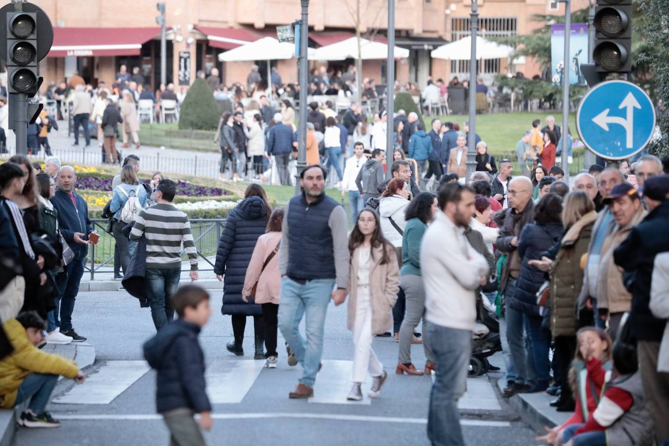 Calles llenas el Jueves Santo en Valladolid