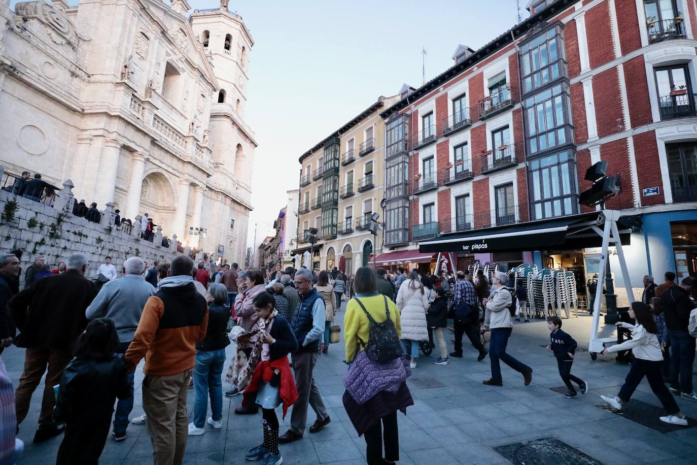 Calles llenas el Jueves Santo en Valladolid