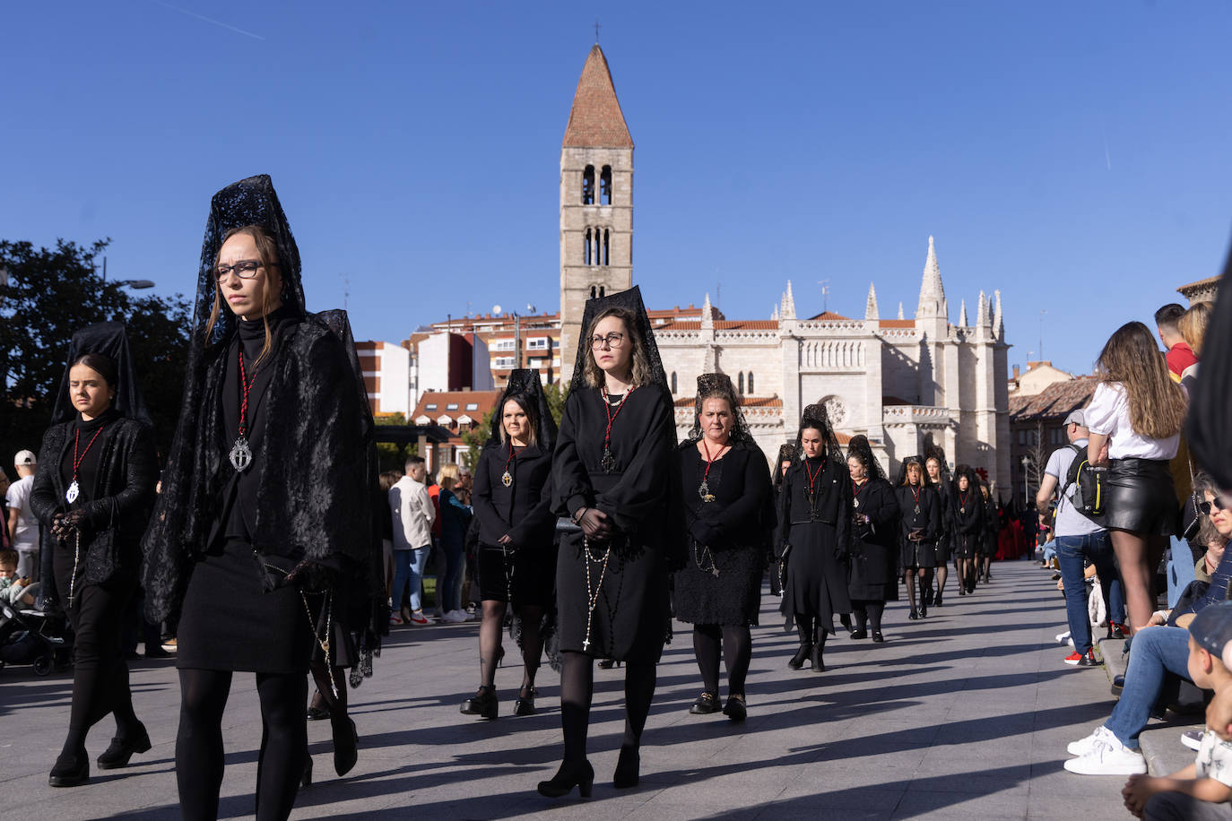 Procesión del Santísimo Cristo de la Preciosísima Sangre y de María Santísima de la Caridad de Valladolid