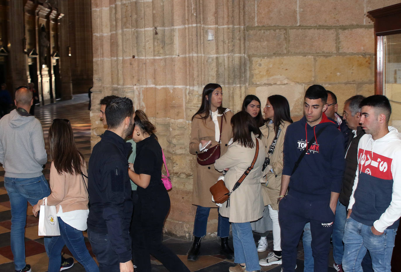 Segovia recibe la visita de turistas el Jueves Santo