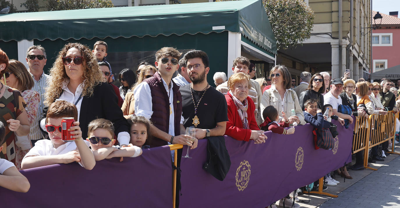 Palencia se rinde a Los Pasos, una de las procesiones más antiguas