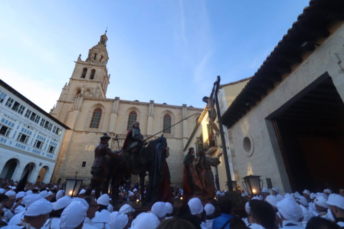 La salidad de los Pasos Grandes el Viernes Santo