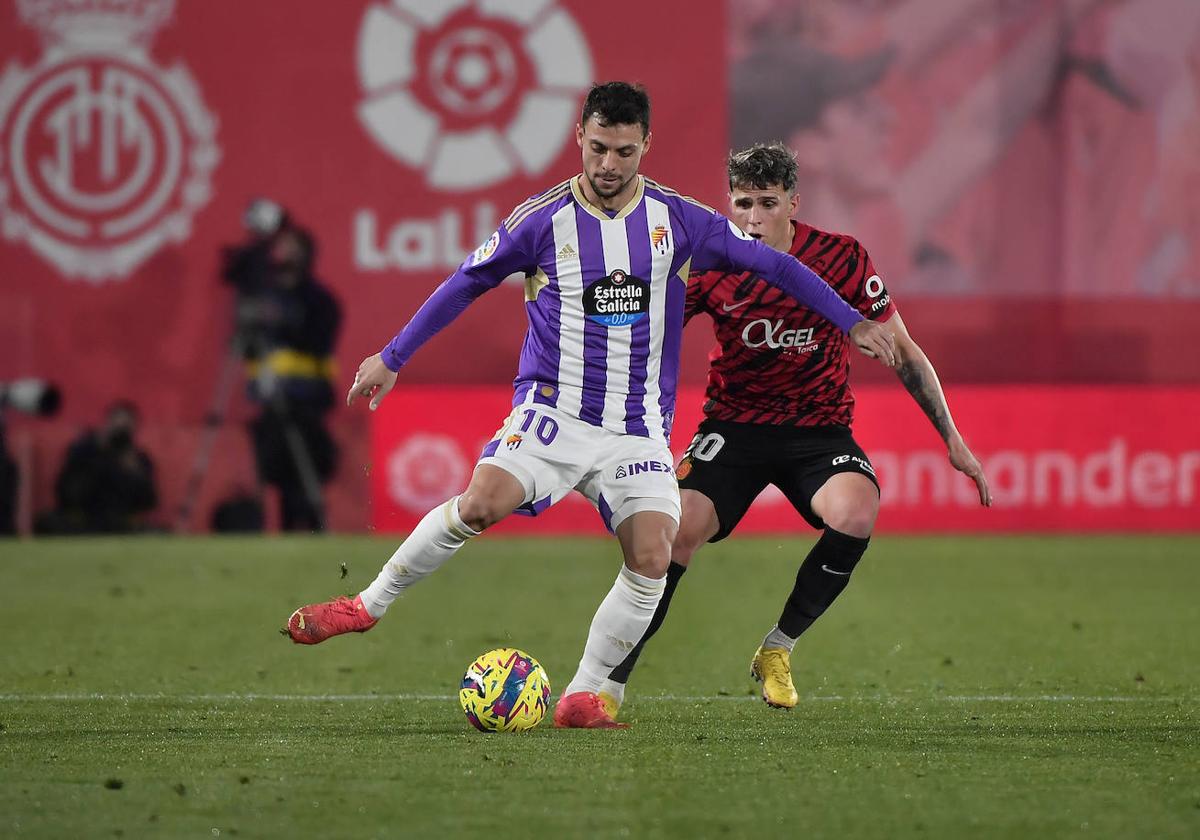 Plano golpea el balón durante el partido de la primera vuelta frente al Mallorca.