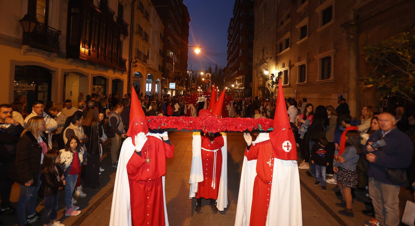 Máxima expectación en la procesión de las vírgenes