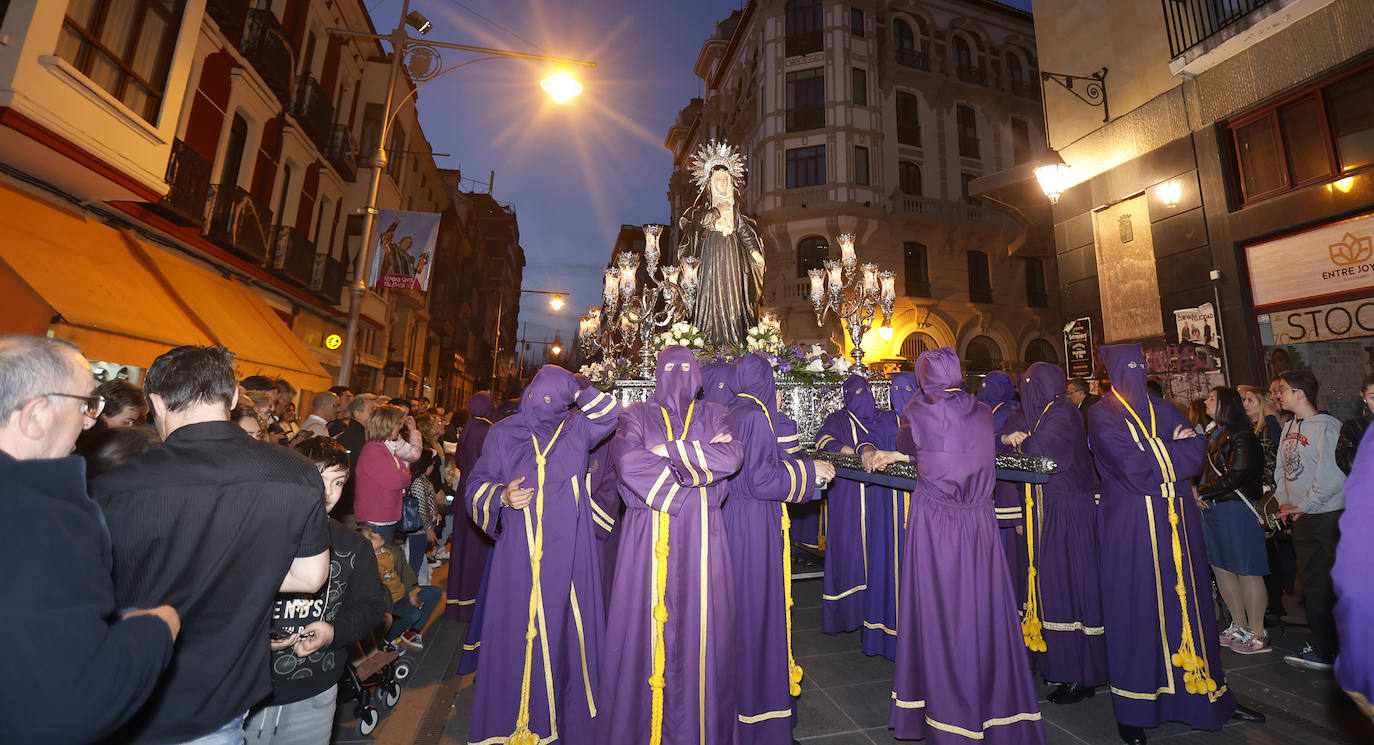 Máxima expectación en la procesión de las vírgenes