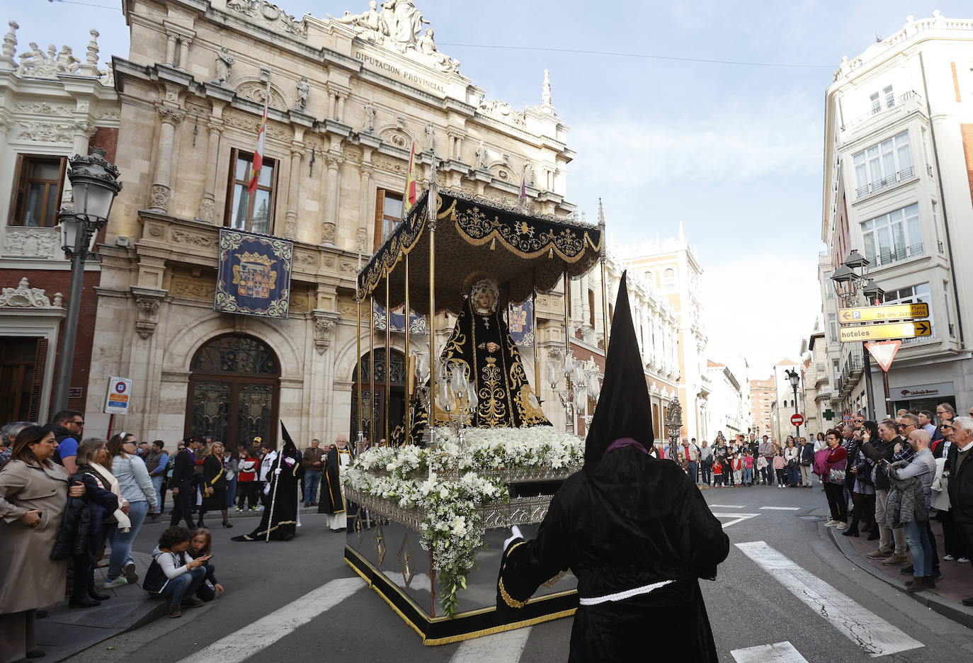 Máxima expectación en la procesión de las vírgenes