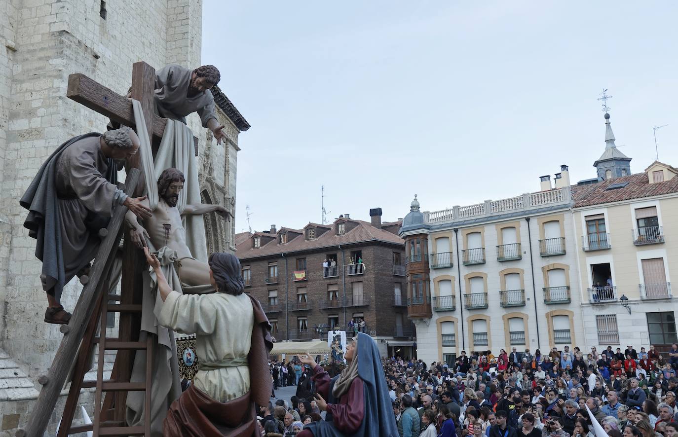 La vistosidad del Descendimiento y el Santo Entierro