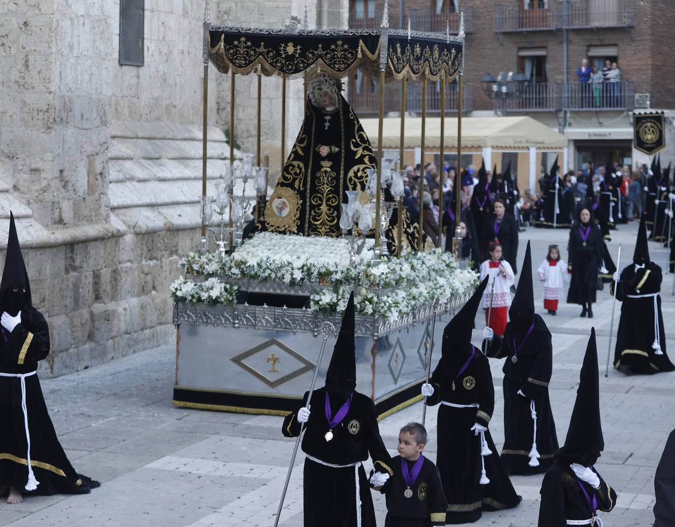 La vistosidad del Descendimiento y el Santo Entierro