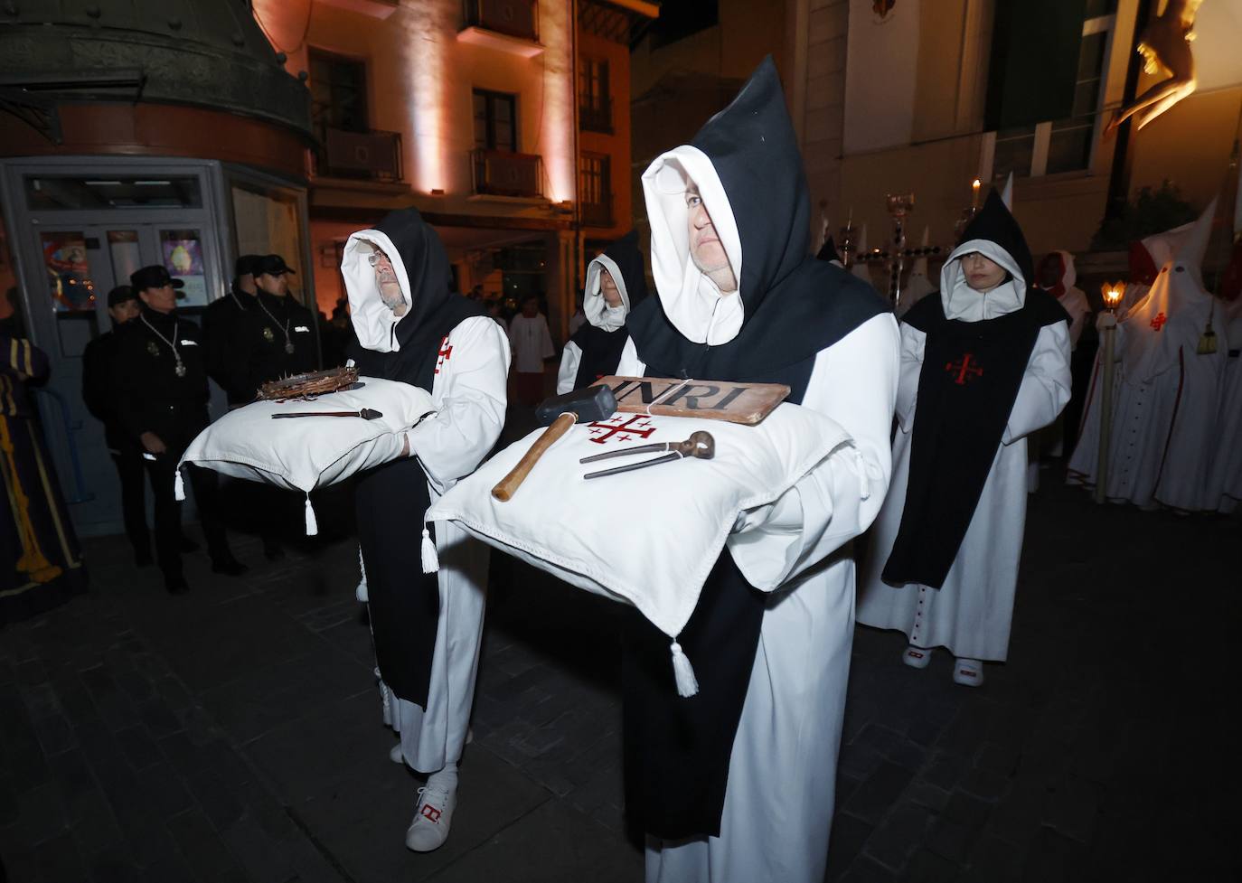 La vistosidad del Descendimiento y el Santo Entierro