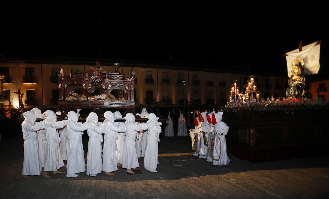 La vistosidad del Descendimiento y el Santo Entierro