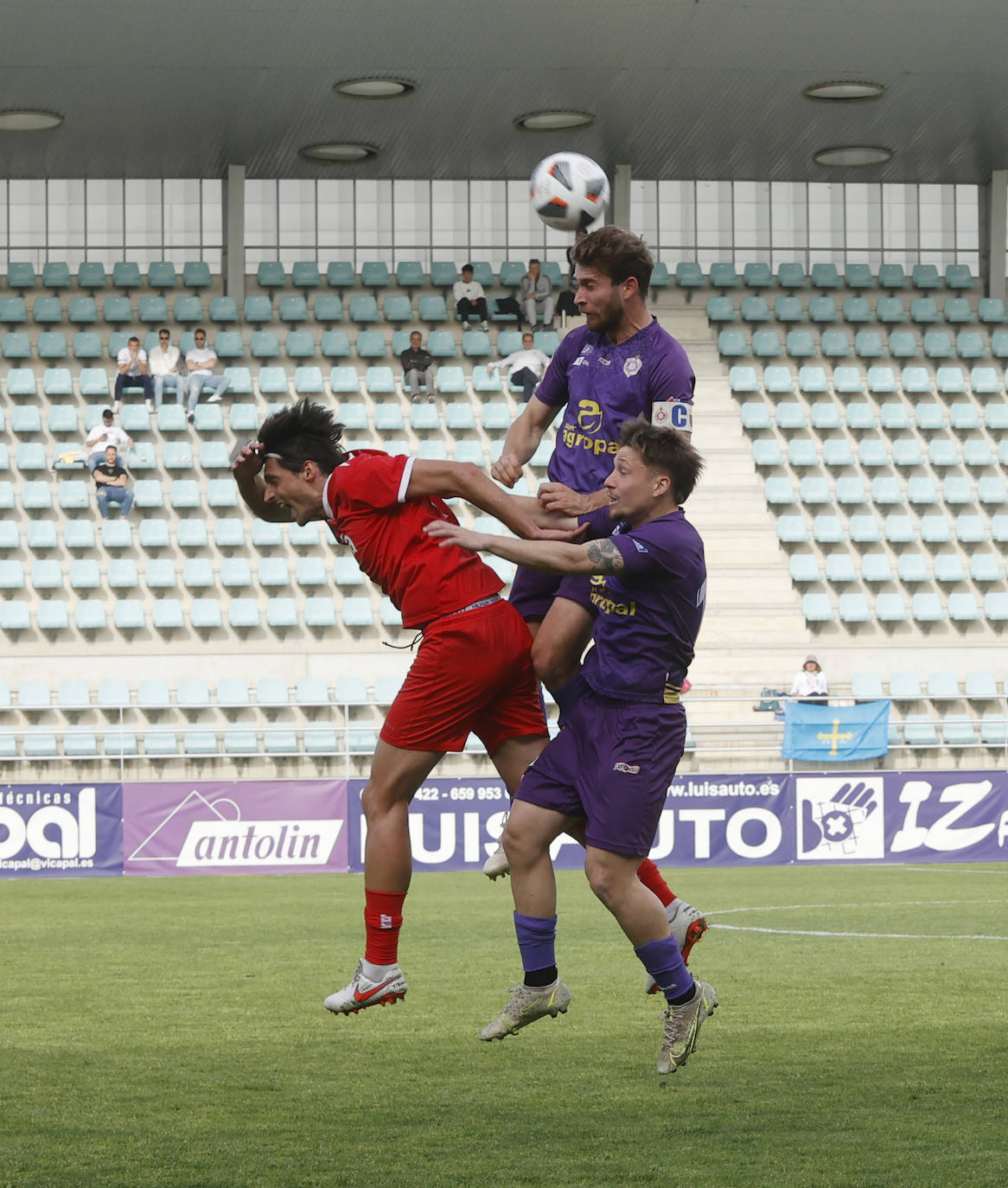 El Palencia Cristo, a un punto del &#039;play-off&#039; del descenso