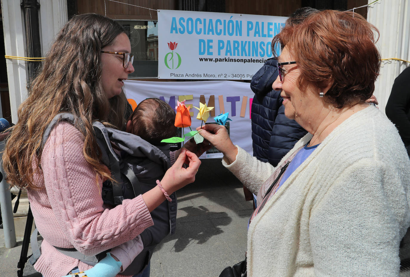 Palencia conmemora el Día Mundial del Parkinson con tulipanes de papel