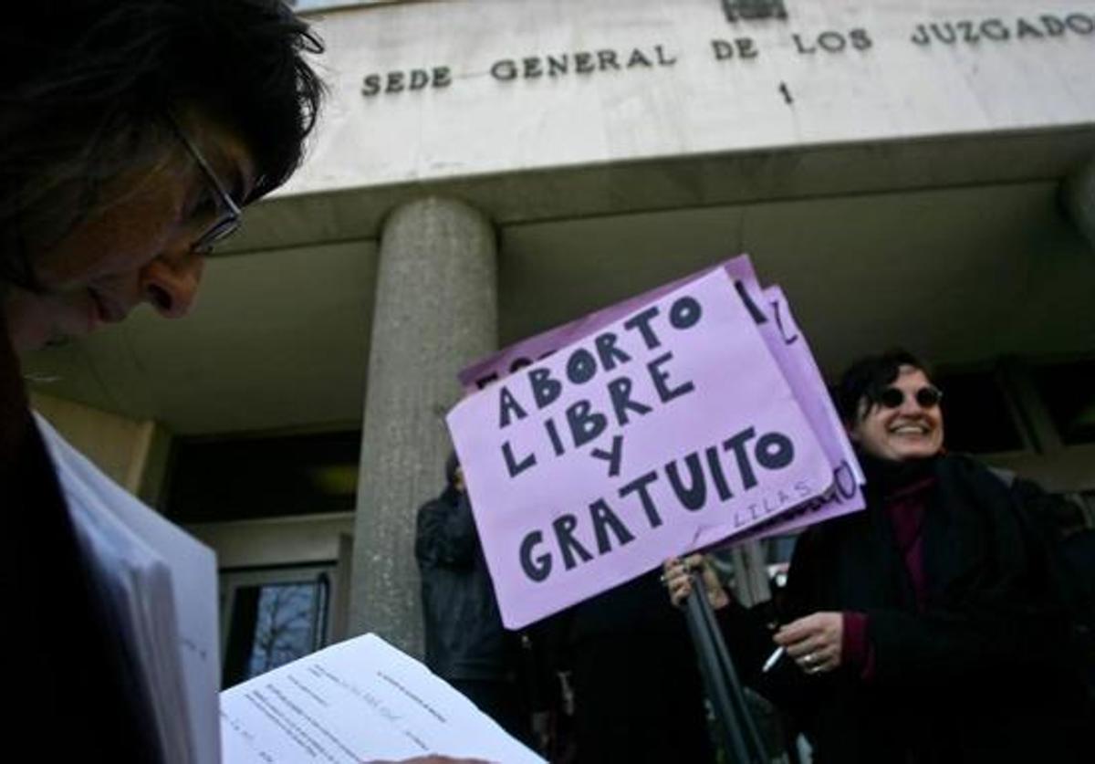 Exigen que el aborto se realice en todos los hospitales públicos