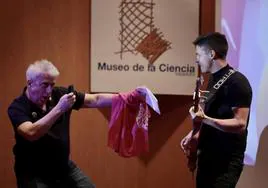 El monologuista Leo Harlem y el músico Miguel Inadaptado, durante la presentación de la marcha.
