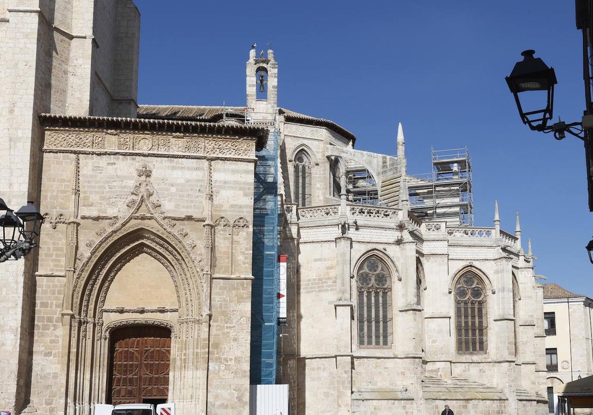 Obras en el exterior de la Catedral de Palencia.