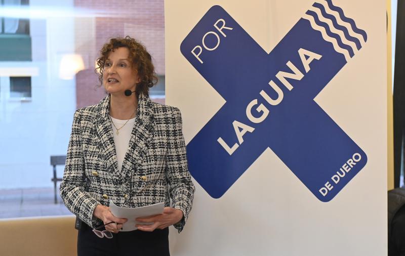 Gemma González, líder de Por Laguna de Duero, durante la presentación de la agrupación.