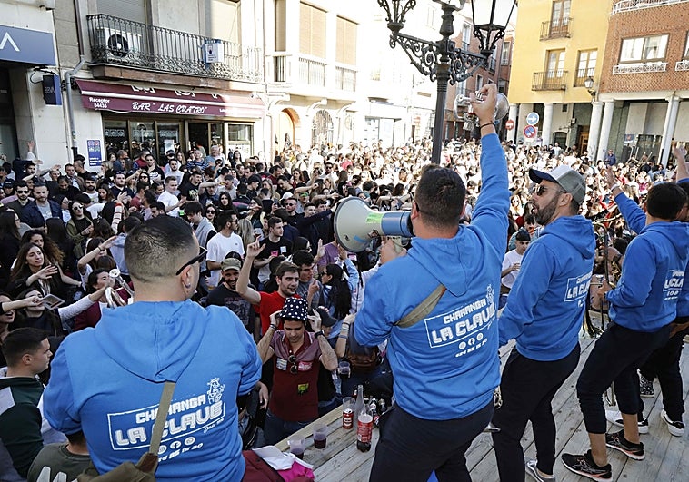 Actuación Charanga La Clave en la Plaza de España.