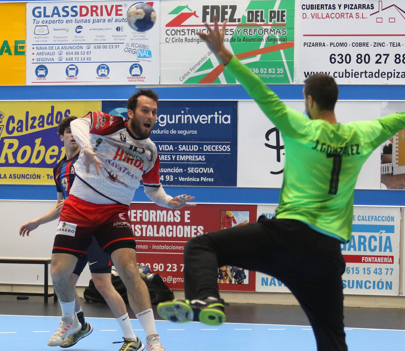 Victoria del Balonmano Nava ante el Barcelona (35-30)