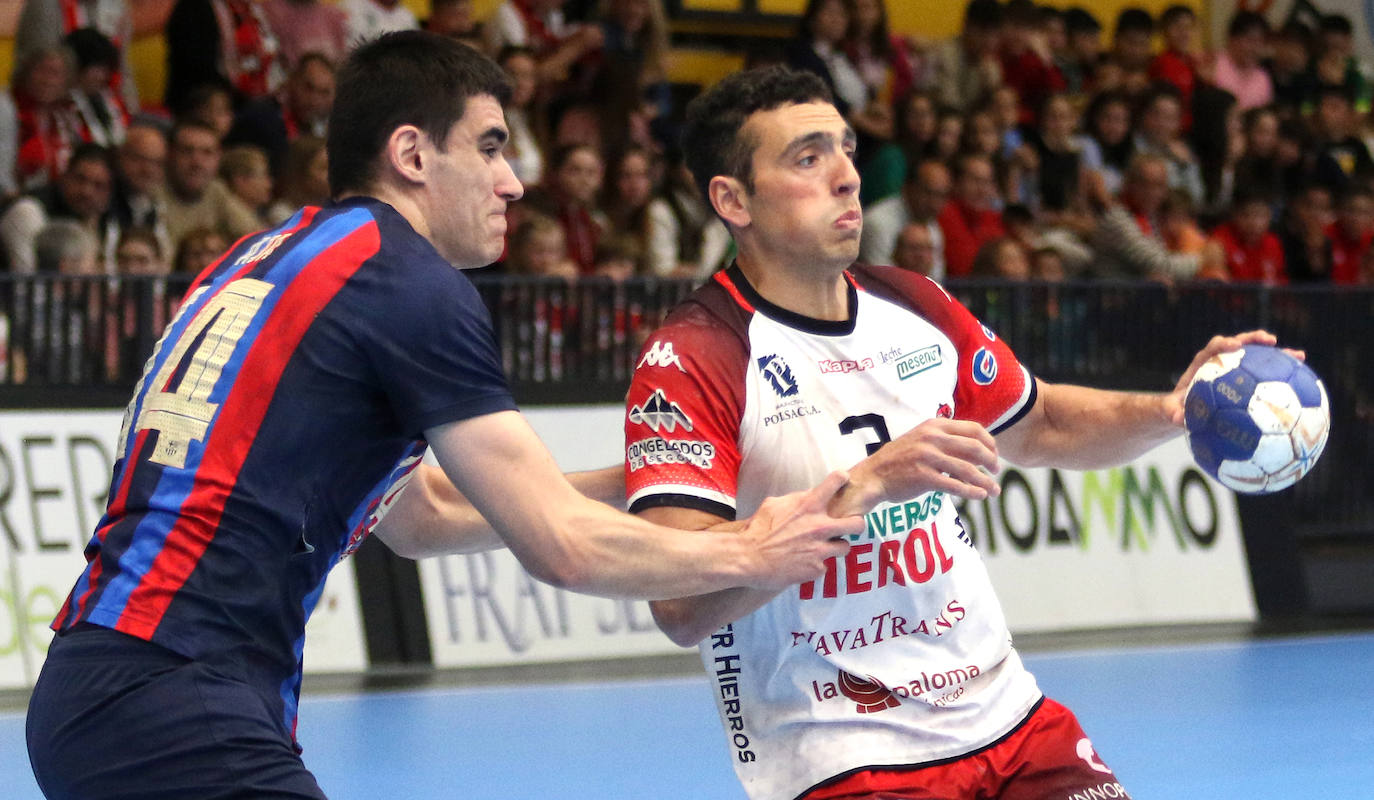 Victoria del Balonmano Nava ante el Barcelona (35-30)