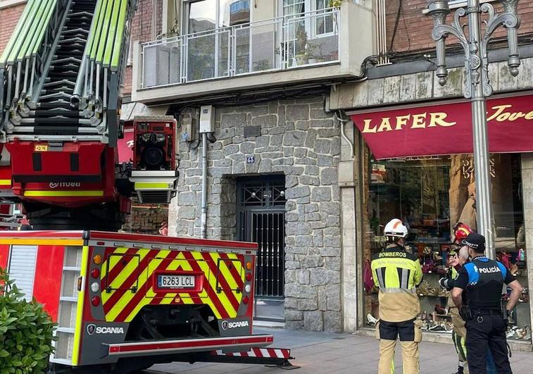 Bomberos y Policía Municipal, este sábado por la tarde en el Paseo Zorrilla.