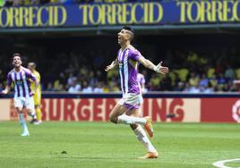 El Yamiq celebra el segundo tanto del Real Valladolid en La Cerámica.