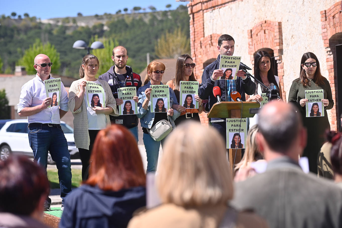 Concentración en recuerdo de Esther López en Traspinedo