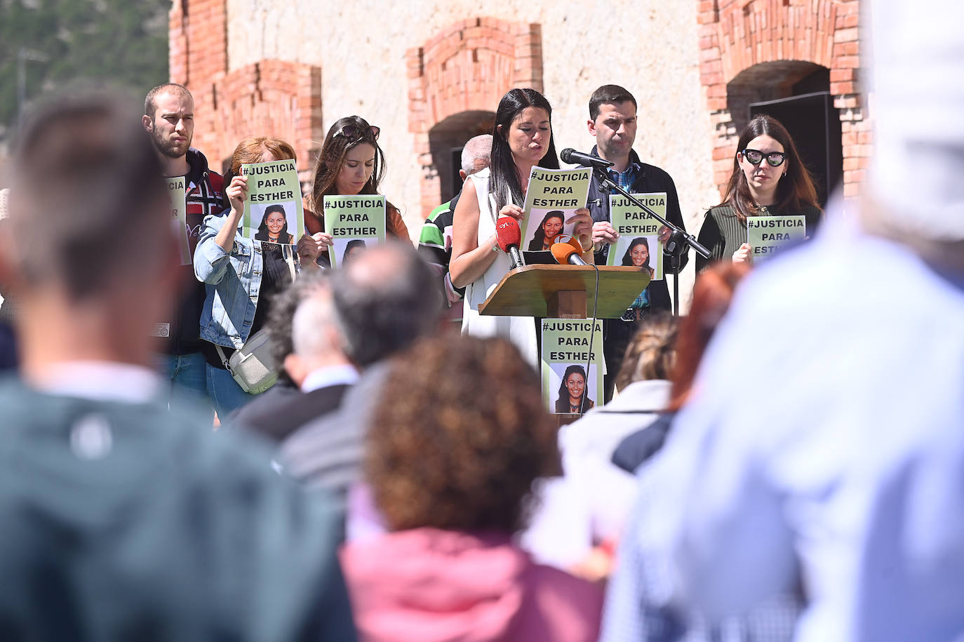 Concentración en recuerdo de Esther López en Traspinedo