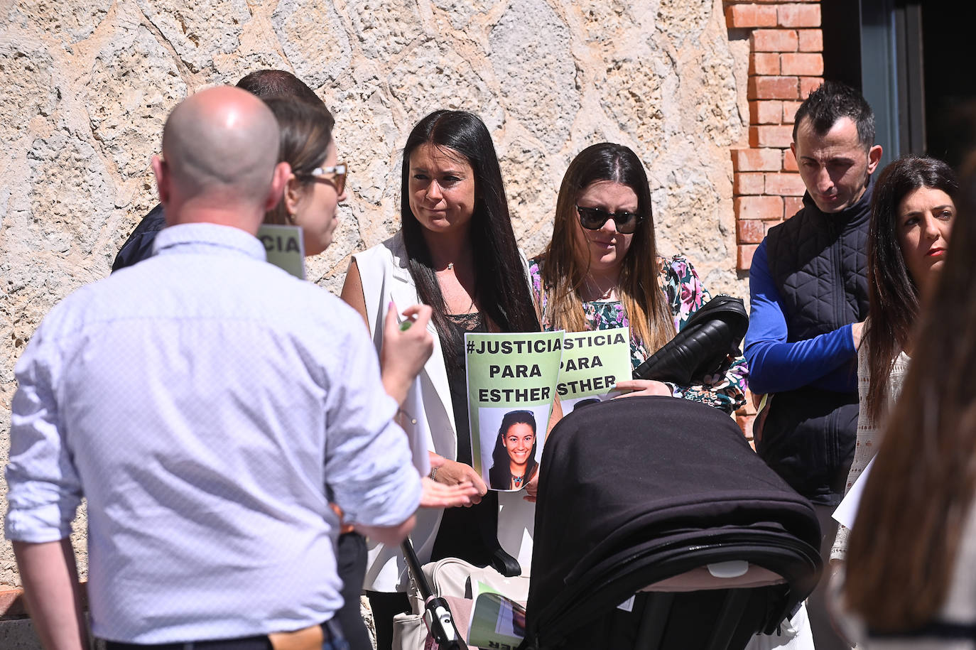 Concentración en recuerdo de Esther López en Traspinedo