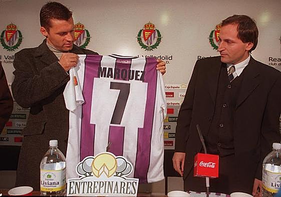 Márquez, que llegó a Valladolid en el mercado de invierno, en su presentación junto a Ángel Fernández.