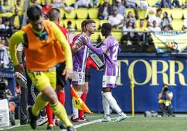 Hongla es sustituido por Javi Sánchez durante el partido frente al Villarreal.