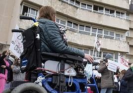 Imagen de archivo de una concentración del personal de la Residencia Asistida de Segovia.