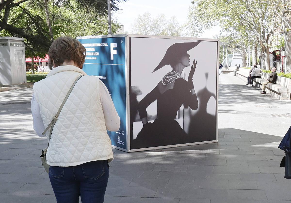 Fotos de Lillian Bassman, en el Parque del Salón.