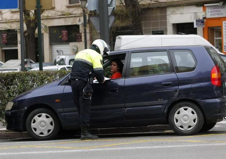 La DGT Advierte De Tres Documentos Obligatorios Que Hay Que Llevar En ...