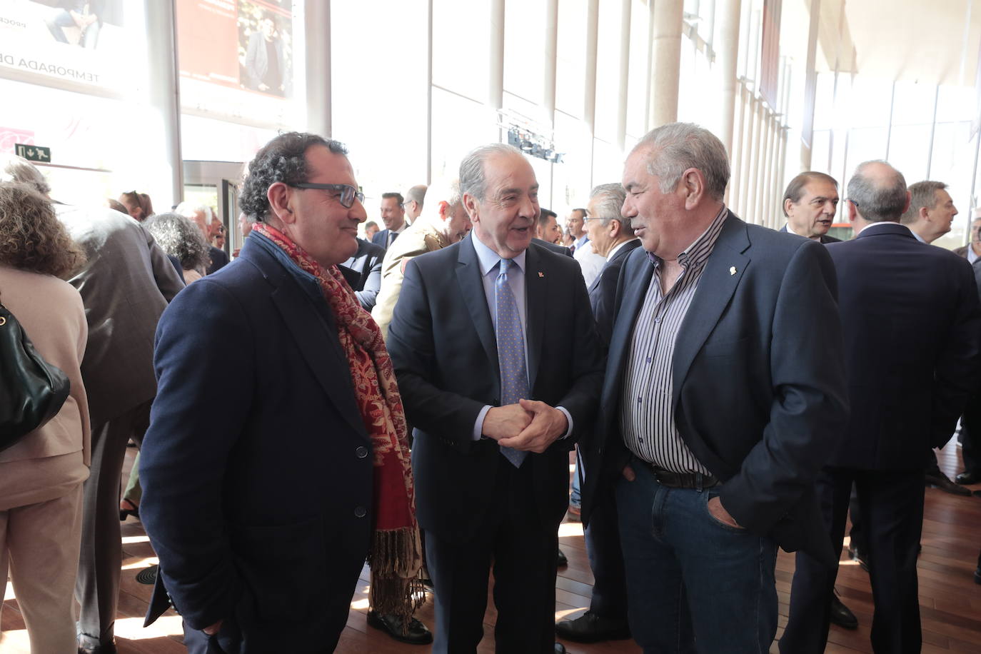 Asistentes a la entrega de los Premios Castilla y León (1 de 2)