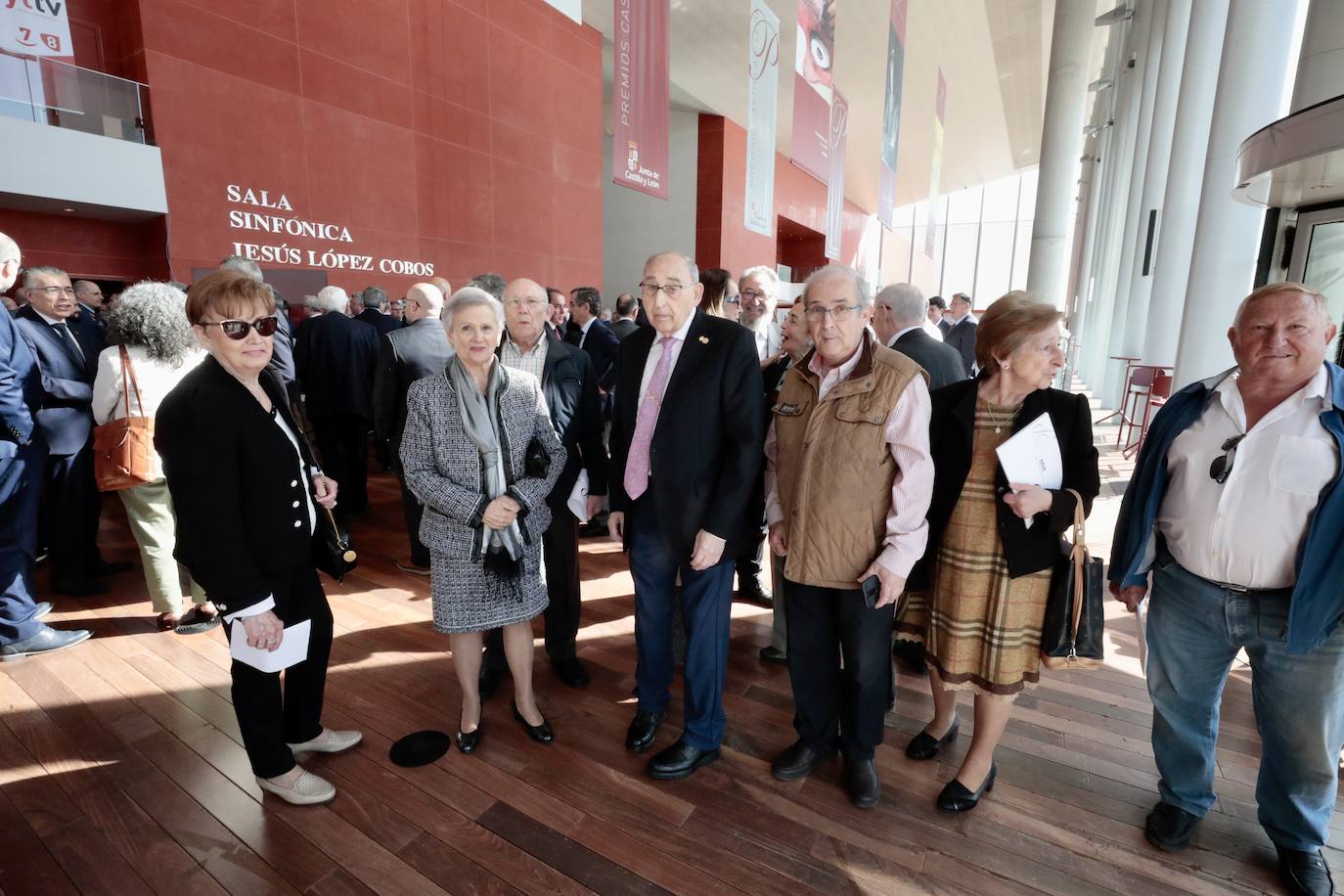 Asistentes a la entrega de los Premios Castilla y León (1 de 2)