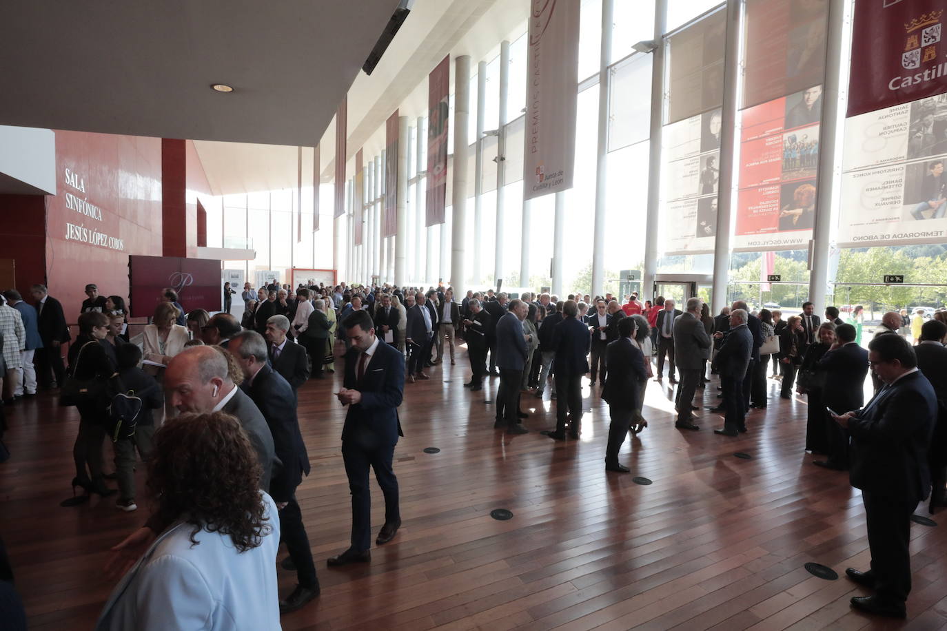 Asistentes a la entrega de los Premios Castilla y León (1 de 2)