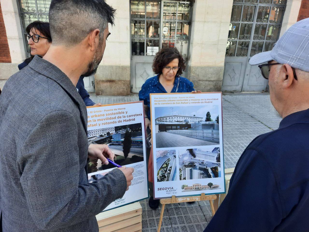 Presentación a los vecinos de Santa Teresa Puente Hierro del 'Plan Zona Sur'.