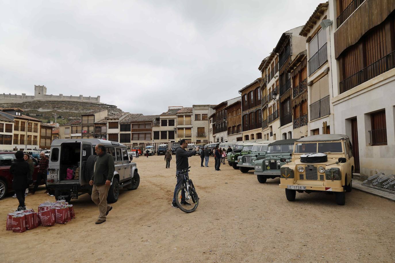 Concentración de Land Rover Santana en Peñafiel (Valladolid)