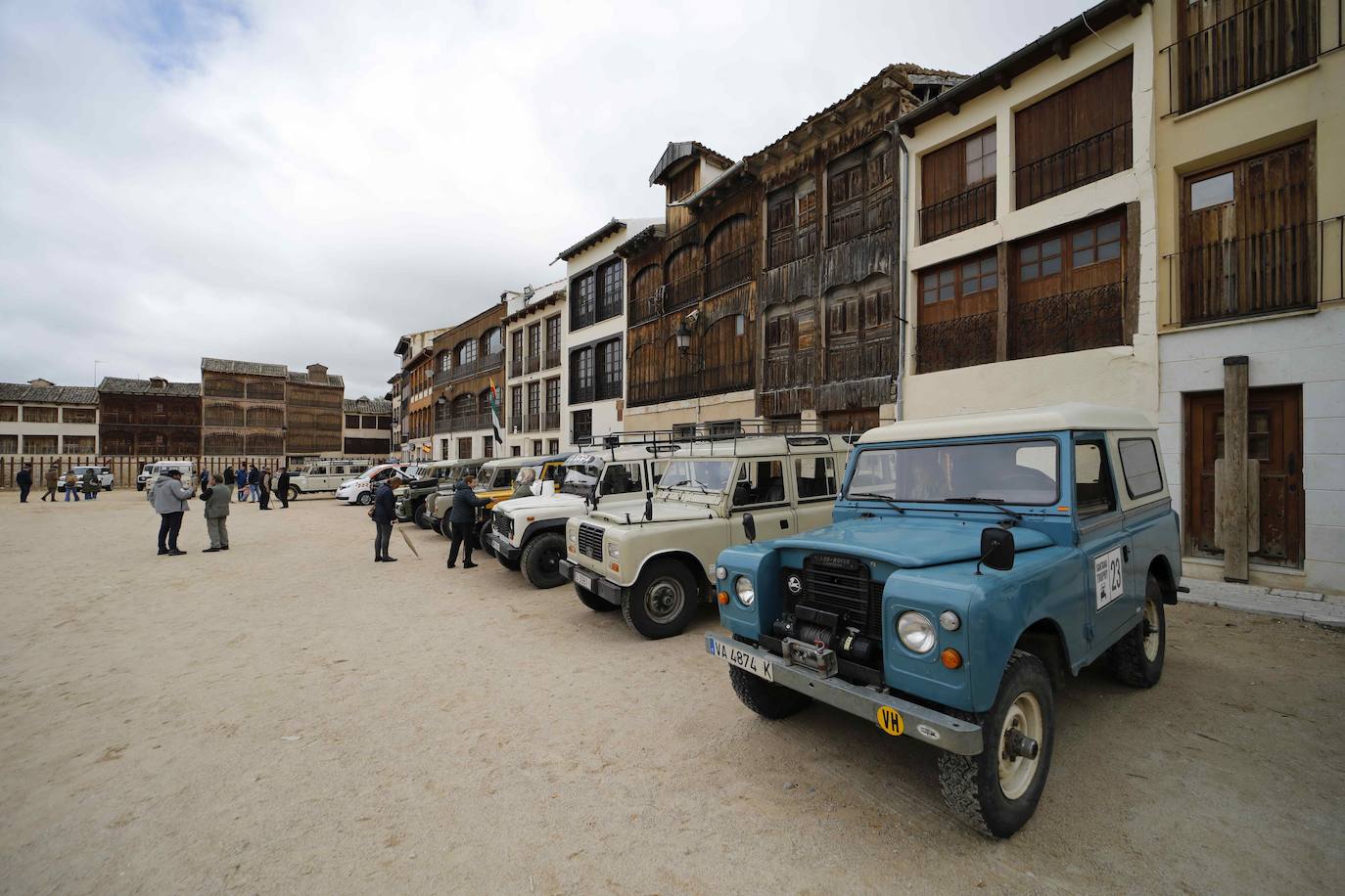 Concentración de Land Rover Santana en Peñafiel (Valladolid)