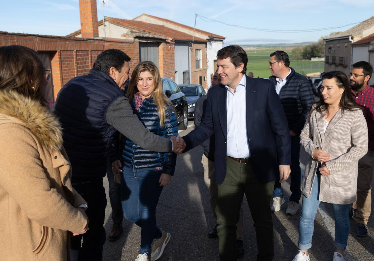 Los partidos políticos y asociaciones visitan Villalar