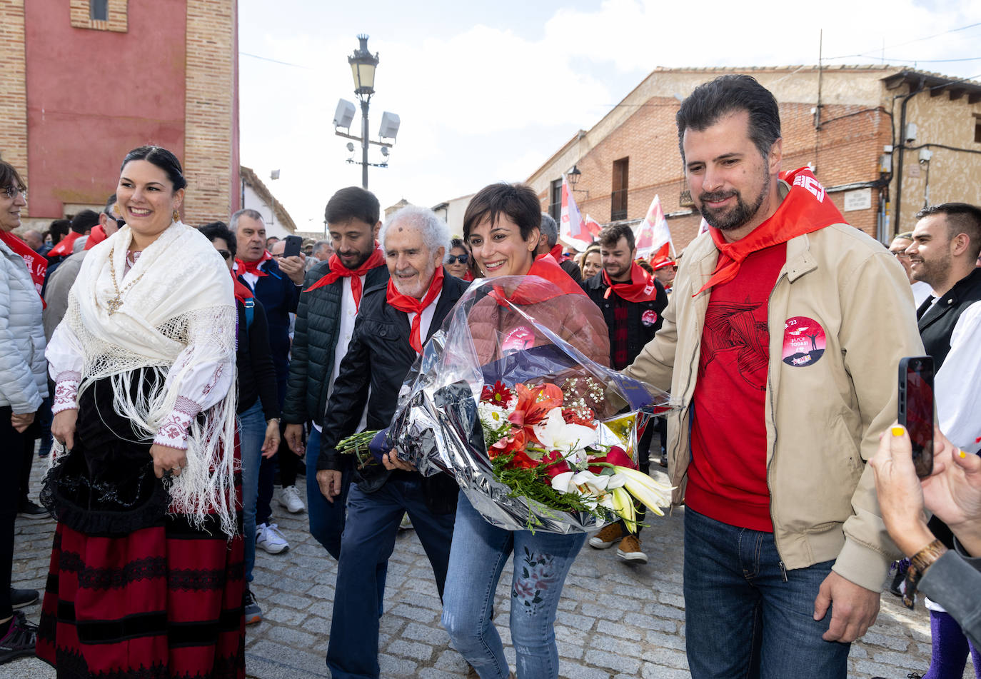 Los partidos políticos y asociaciones visitan Villalar