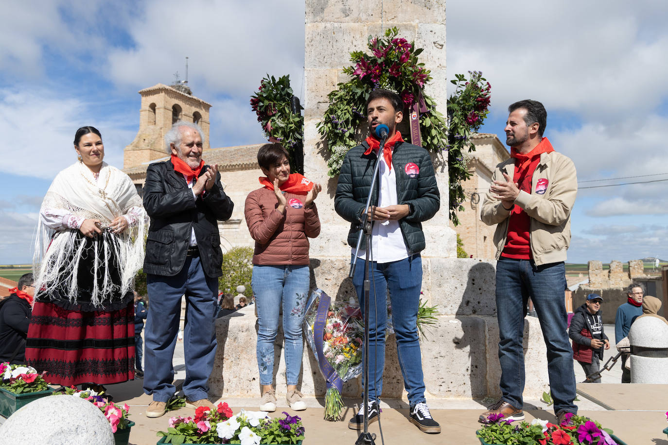 Los partidos políticos y asociaciones visitan Villalar