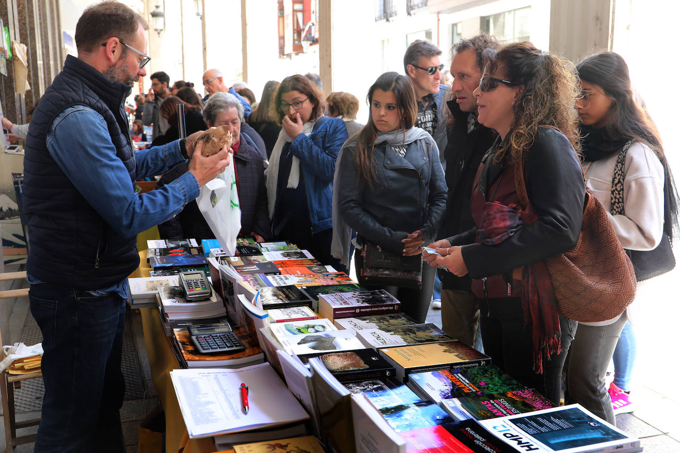 Éxito de público y de ventas en el Día del Libro