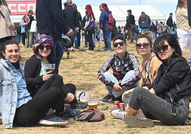 María Regidor, Uri Pérez, Patricia Regidor, Nuria Prieto y Sara Muñoz, en la campa de Villalar.