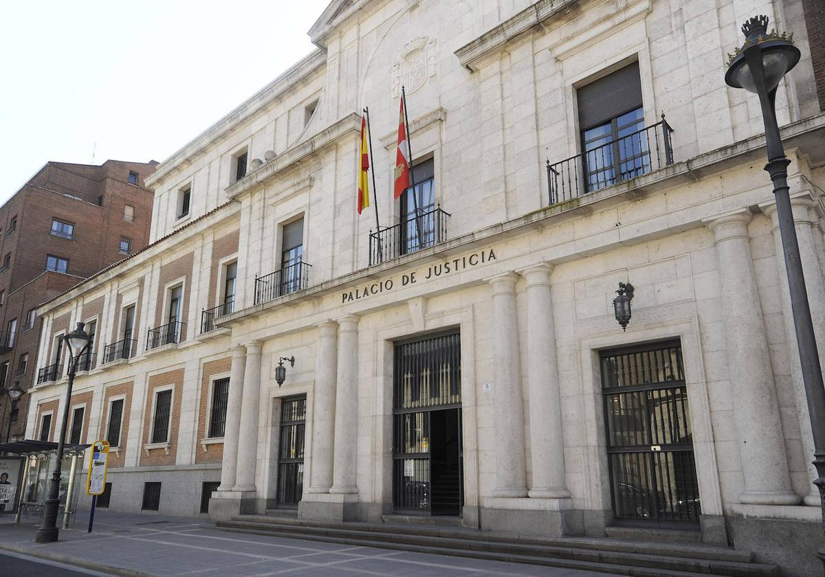 Fachada del edificio de la Audiencia de Valladolid donde se celebrará la vista.