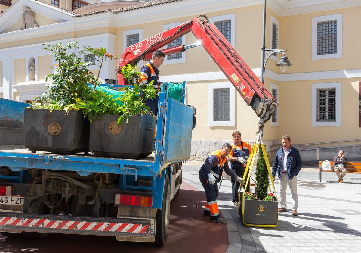 Nuevos bancos y jardineras en el centro de Valladolid