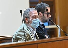 Ricardo Rodilla, con mascarilla, antes de la vista oral en la Audiencia de Valladolid.