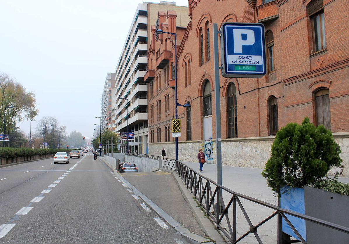 Acceso al parking de Isabel la Católica.