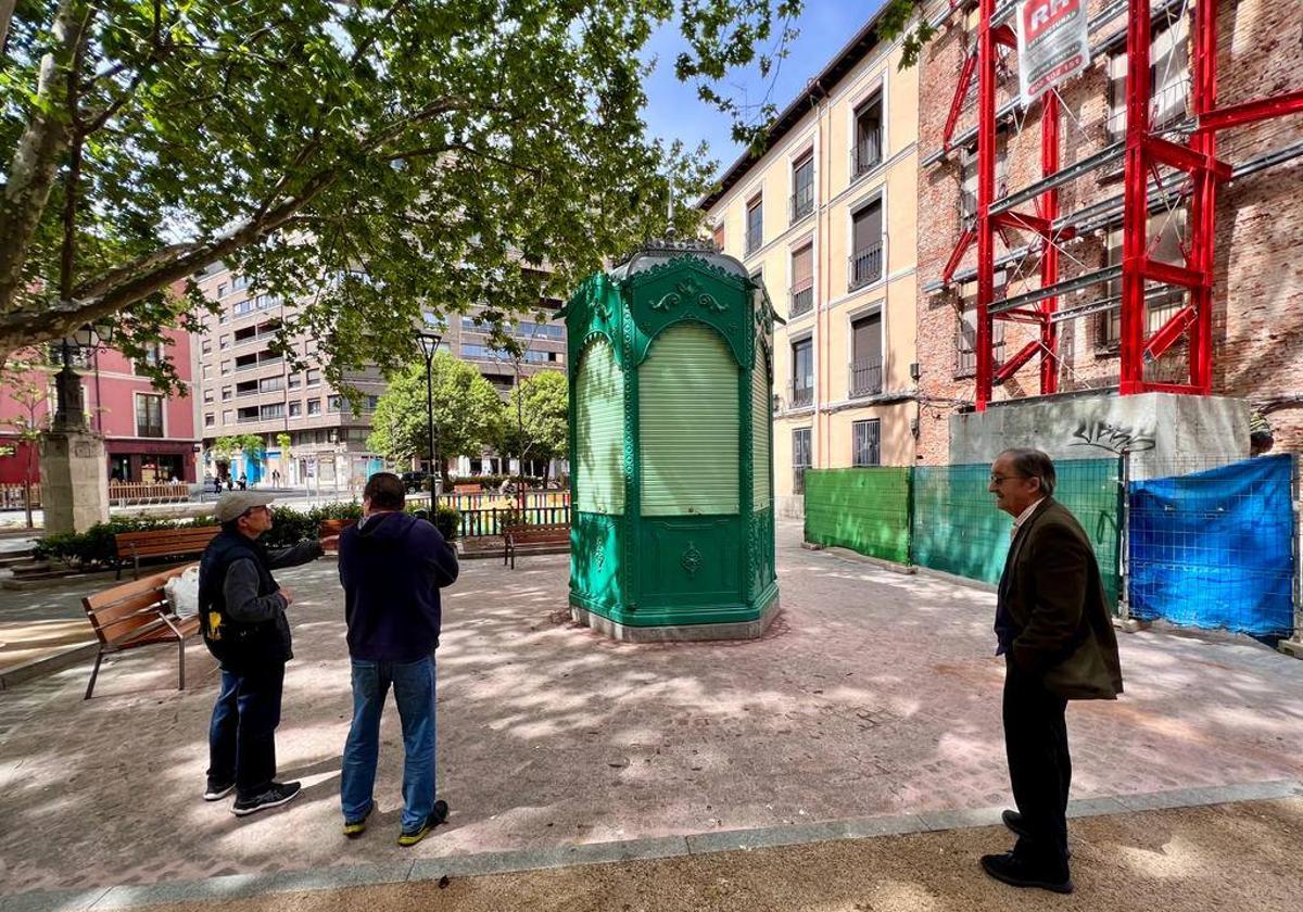 Quiosco en la plaza Caño Argales.