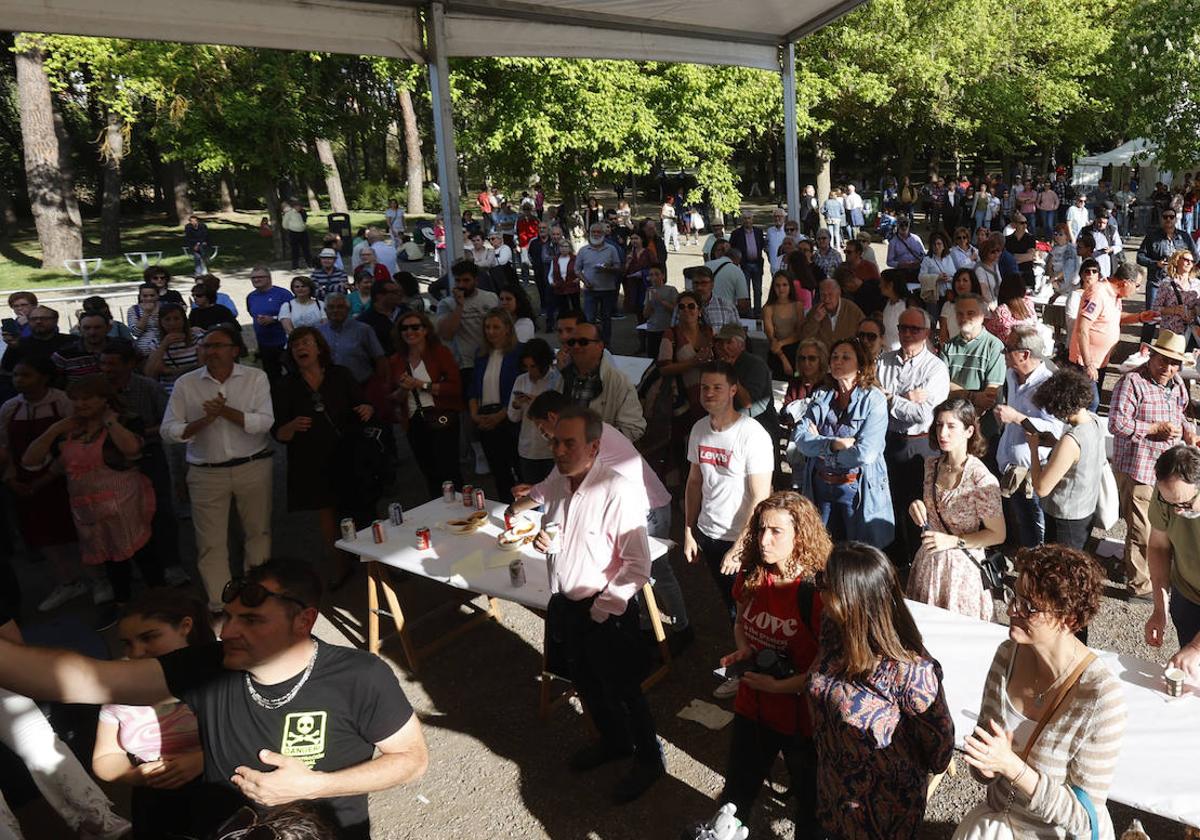 Decenas de personas acuden a la romería de San Marcos en el Sotillo.